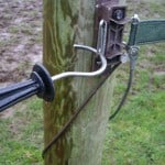 Insulated sprung electric fence gate handle – R11